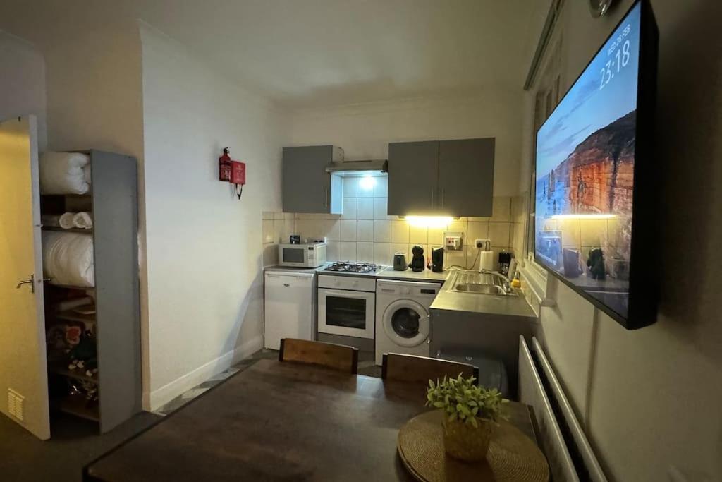 Flat In The Heart Of Camden Town Apartment ลอนดอน ภายนอก รูปภาพ