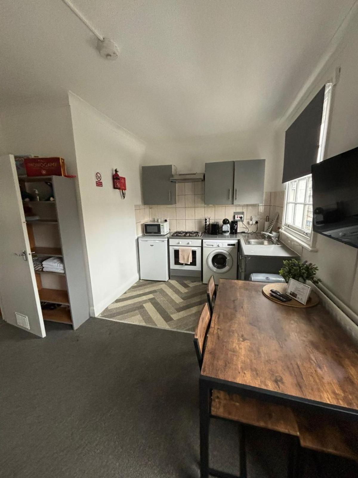 Flat In The Heart Of Camden Town Apartment ลอนดอน ภายนอก รูปภาพ